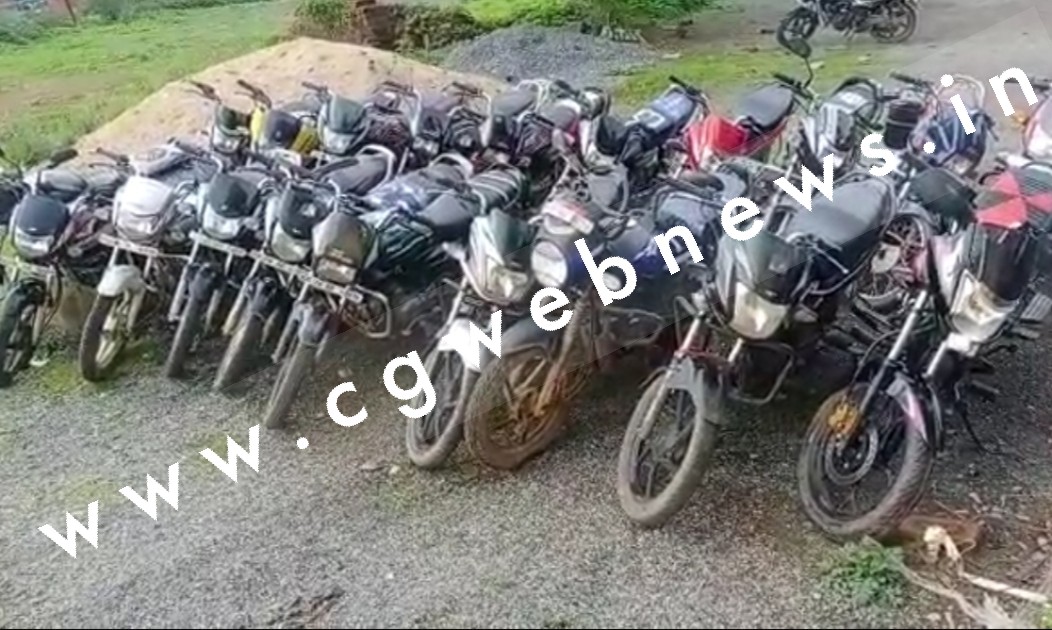 जांजगीर चाम्पा - जंगल मे लावारिस हालत में खड़ी 20 बाइक को पुलिस ने किया जप्त , देखे कही इसमें आपकी बाईक तो नही है