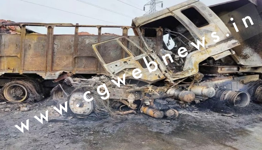 छत्तीसगढ़ - ट्रक और ट्रेलर में टक्कर के बाद लगी आग , ट्रेलर चालक की जल कर मौत