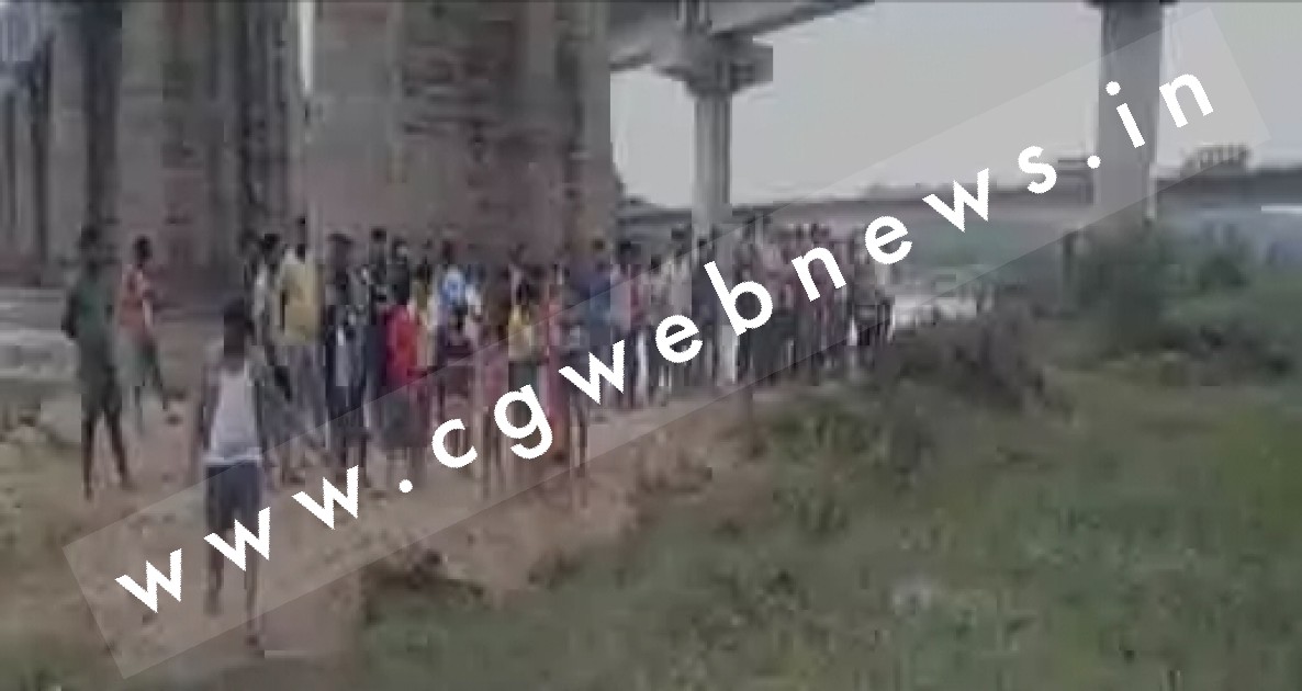 रेलवे ओवरब्रिज से गिर कर युवक की मौत , पुलिस घटना की जाँच में जुटी