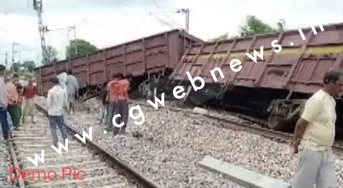 मालगाड़ी के 05 डिब्बे उतरे पटरी से , कई ट्रेनों का रूट हुआ डायवर्ट , तो कई ट्रेन घंटो लेट , पढ़े पूरी खबर