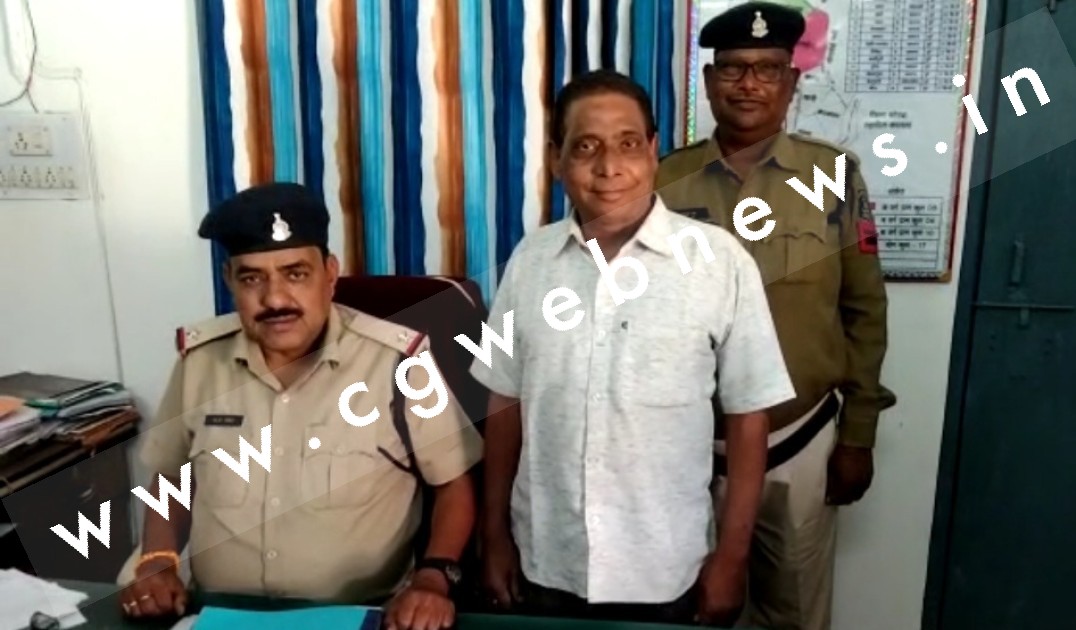 जांजगीर चाम्पा - डॉ प्रमोद देवांगन गिरफ्तार , क्लिनिक से बरामद हुई यह दवाईयां , पुलिस ने डॉक्टर को किया कोर्ट में पेश