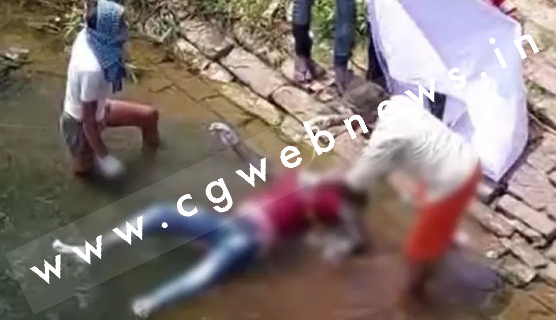 छत्तीसगढ़ - नदी में बह कर आई अज्ञात युवक की लाश , पुलिस शिनाख्त करने में जुटी