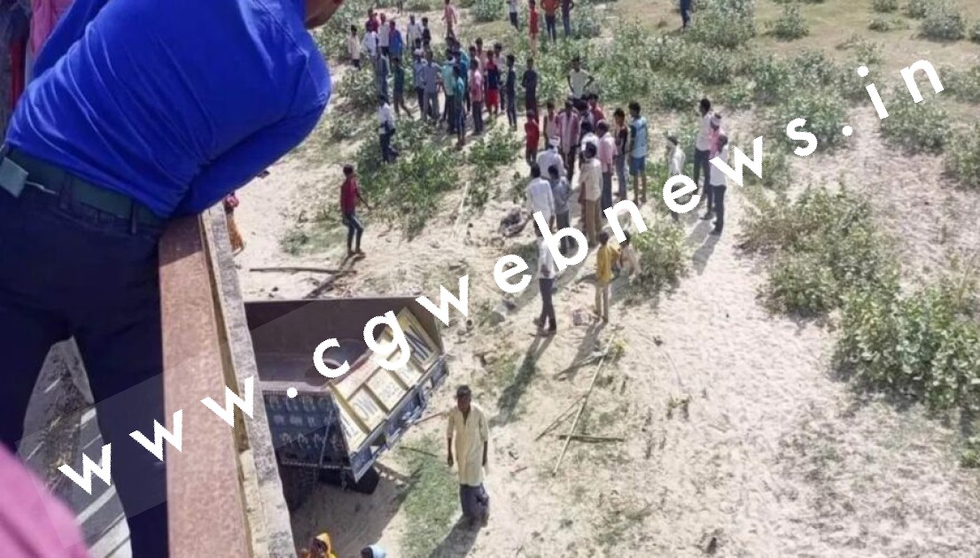ग्रामीणों से भरी ट्रैक्टर ट्रॉली पुल से नीचे गिरी , हादसे में 11 लोगो की मौत , राहत कार्य जारी