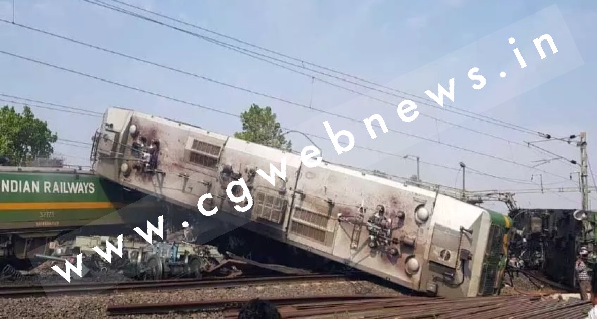 छत्तीसगढ़ में ट्रेन हादसा , ट्रेनों के इंजन आपस में टकराने से ड्राइवर की जिंदा जला , इंजन जल कर खाक