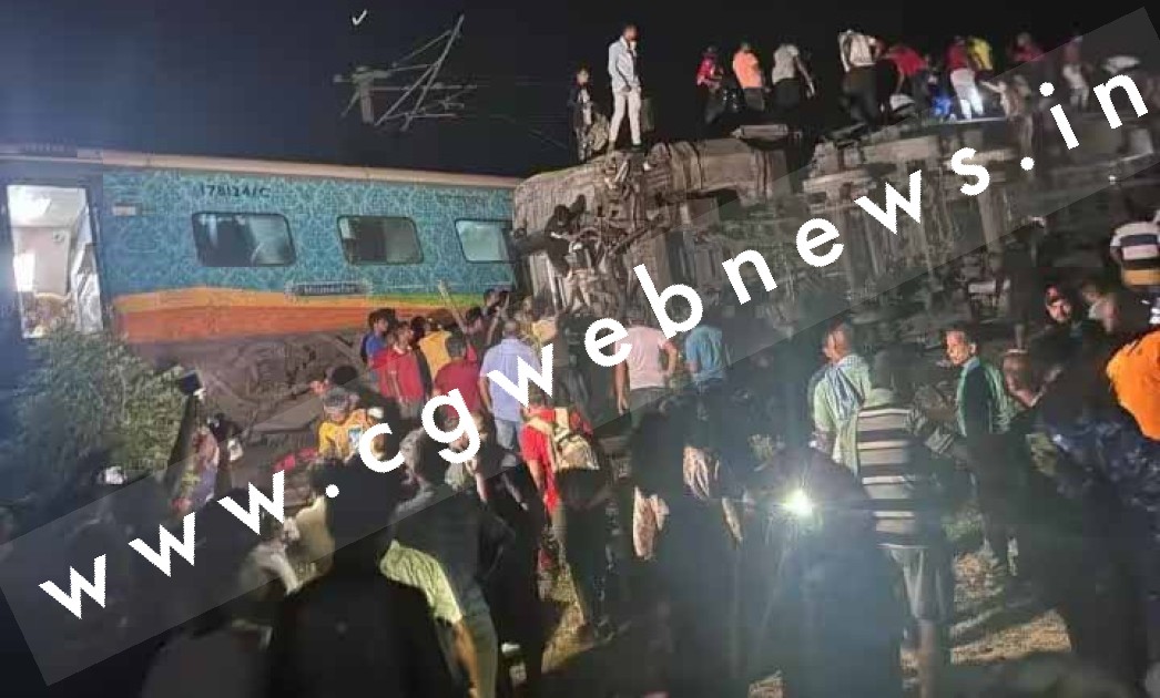 बड़ा रेल हादसा , मालगाड़ी और एक्सप्रेस में टक्कर , कई यात्रियों की मौत की आशंका , रेस्क्यू ऑपरेशन जारी