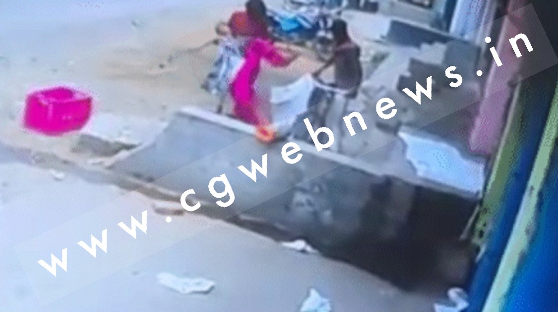 छत्तीसगढ़ - संदिग्ध हालत में मिली महिला की लाश , जाँच के दौरान CCTV फुटेज देख कर पुलिस के उड़े होश