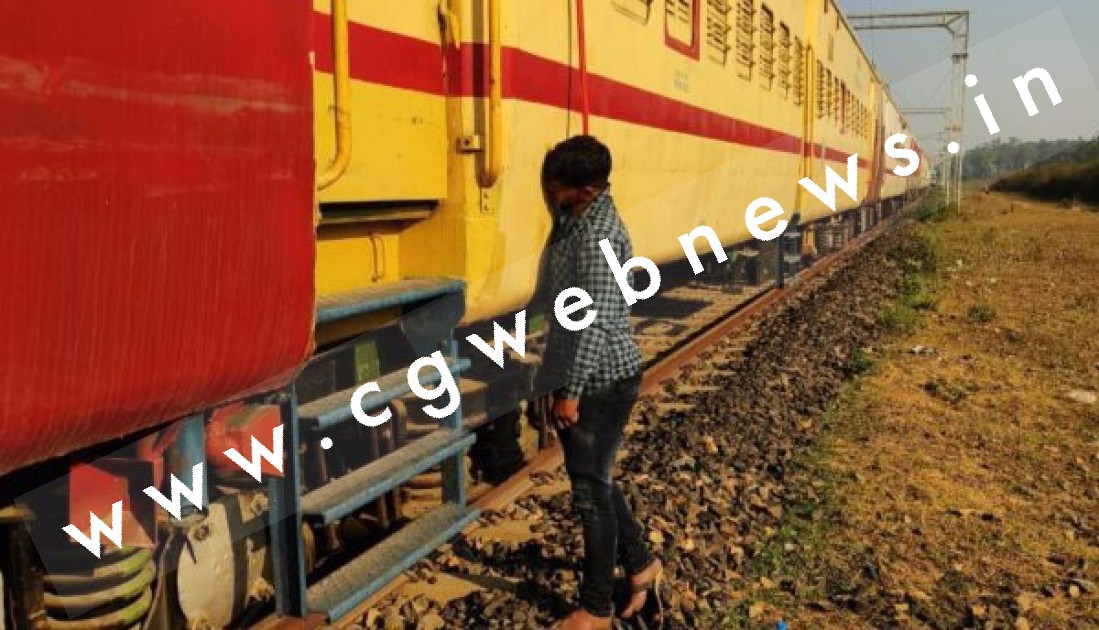 छत्तीसगढ़ - ट्रेन की बोगी में युवक की लटकती लाश मिलने से मची सनसनी , पुलिस जाँच में जुटी