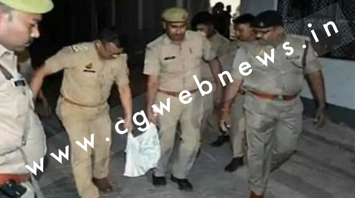 थाना प्रभारी ने दरोगा और आरक्षक के साथ मिल कर लूटी 50 किलो चांदी , हुए गिरफ्तार