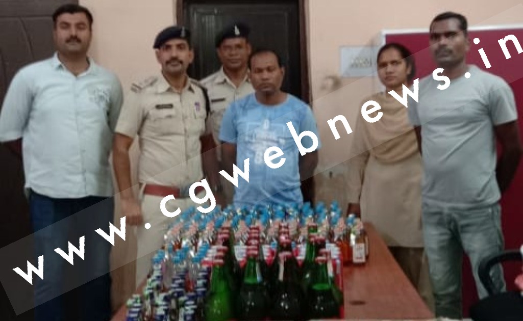 जांजगीर चाम्पा - टेंकू ने घर मे खोल रखी थी देशी और अंग्रेजी शराब दुकान , पुलिस भी देख हुई शॉक्ड